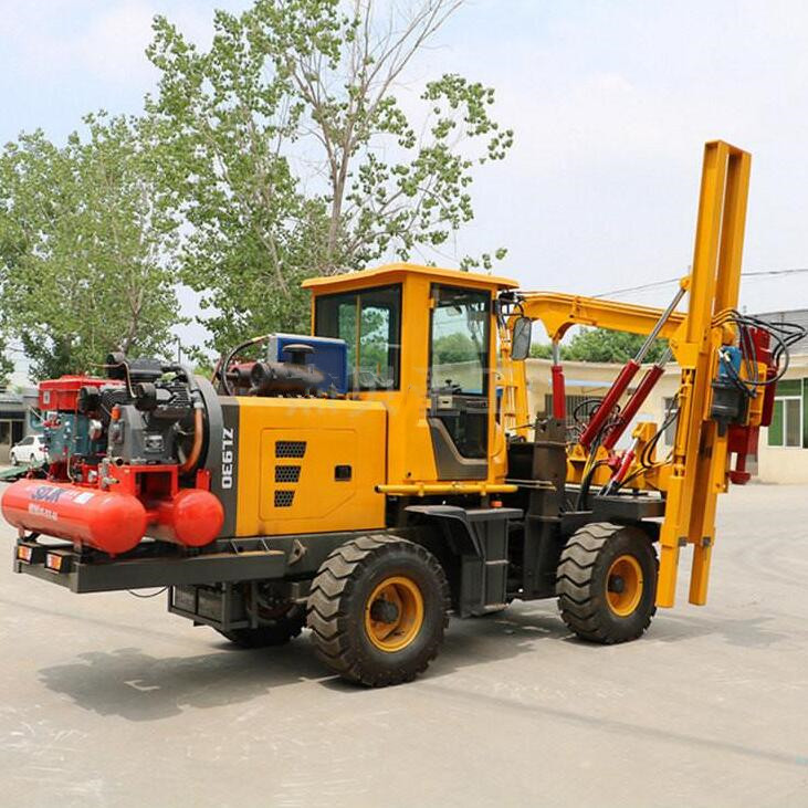 液壓公路護(hù)欄鉆孔機(jī)，裝載機(jī)打樁機(jī)熱銷